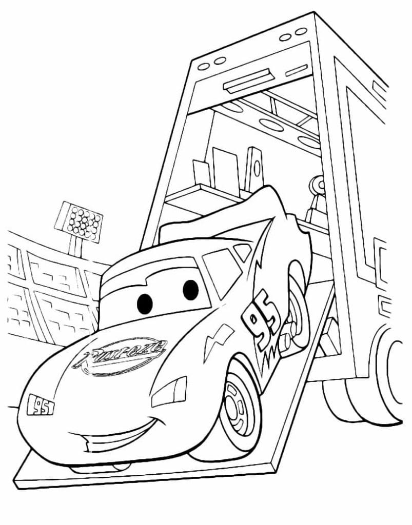 Disegno di saetta mcqueen di cars da colorare nell officina